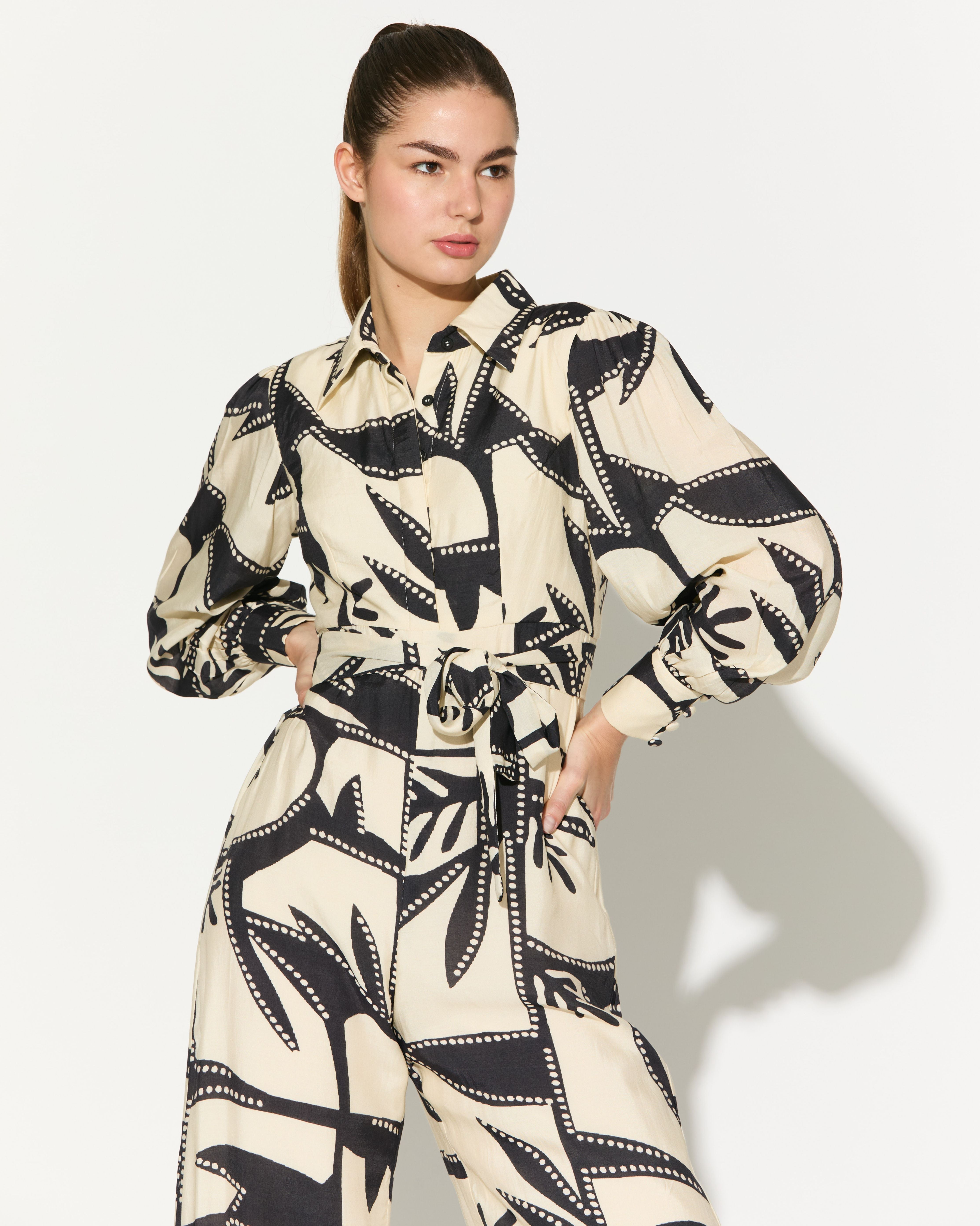 WHITE AND BLACK PATTERNED JUMPSUIT