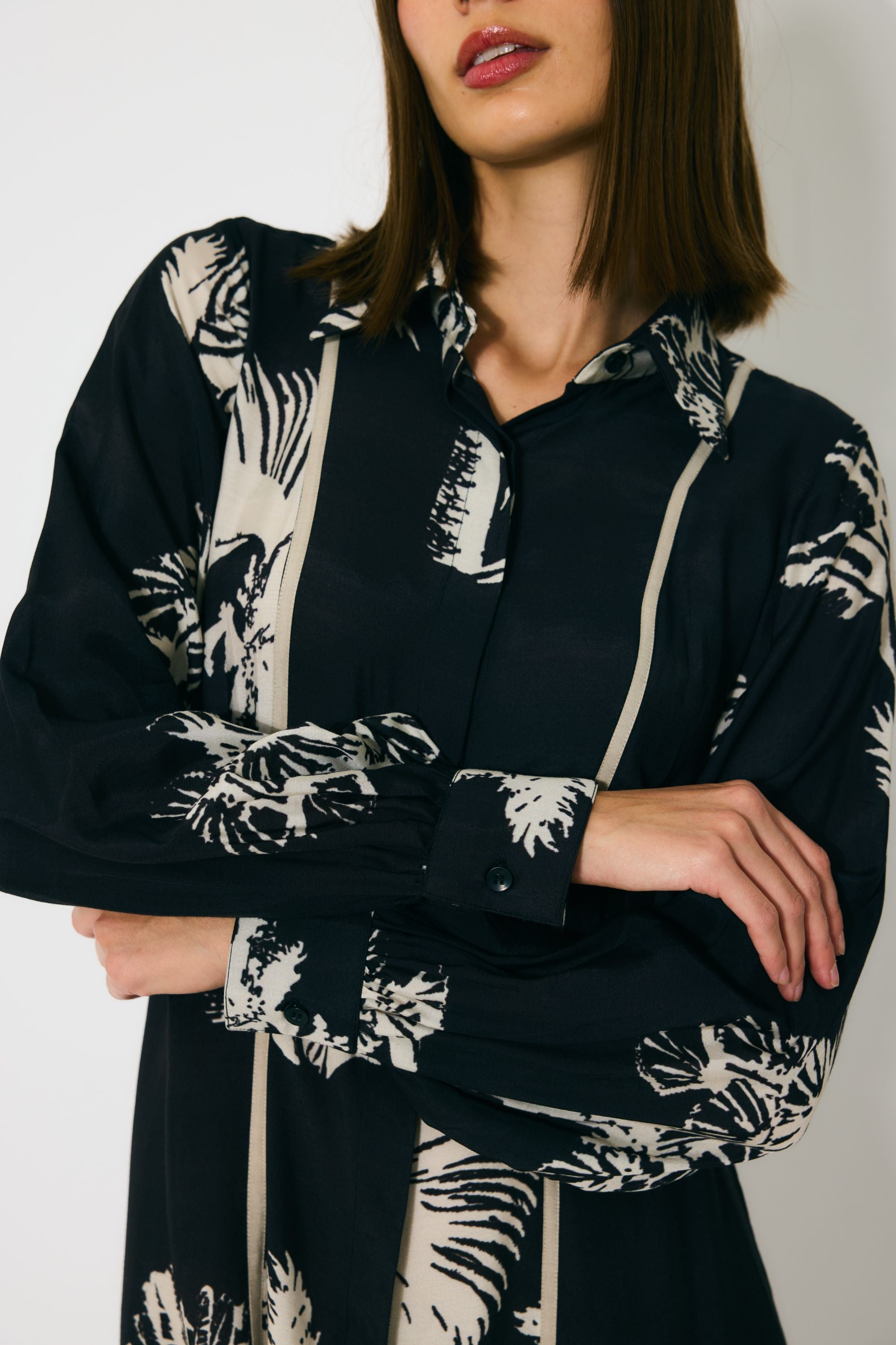 BLACK AND BEIGE FLORAL SHIRT DRESS