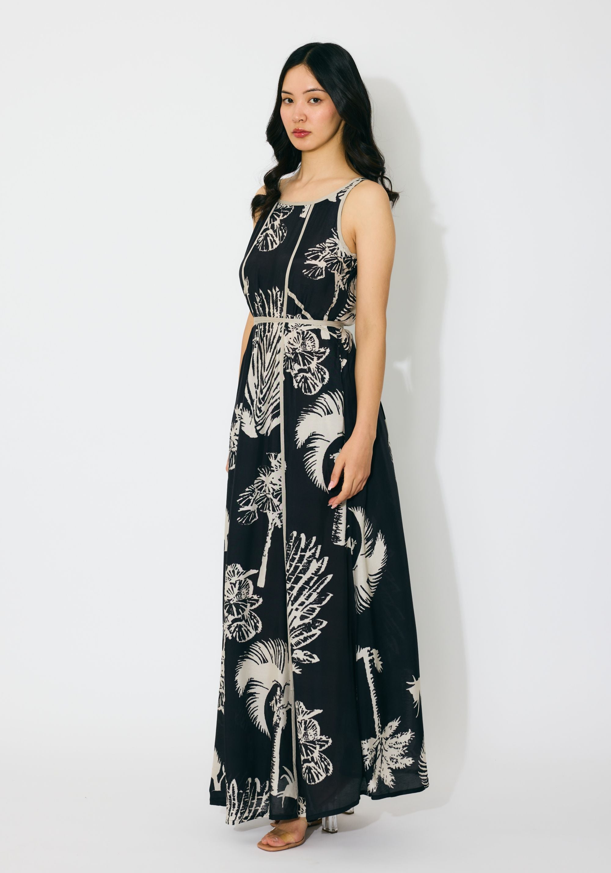 BLACK AND BEIGE FLORAL SLEEVELESS LONG DRESS