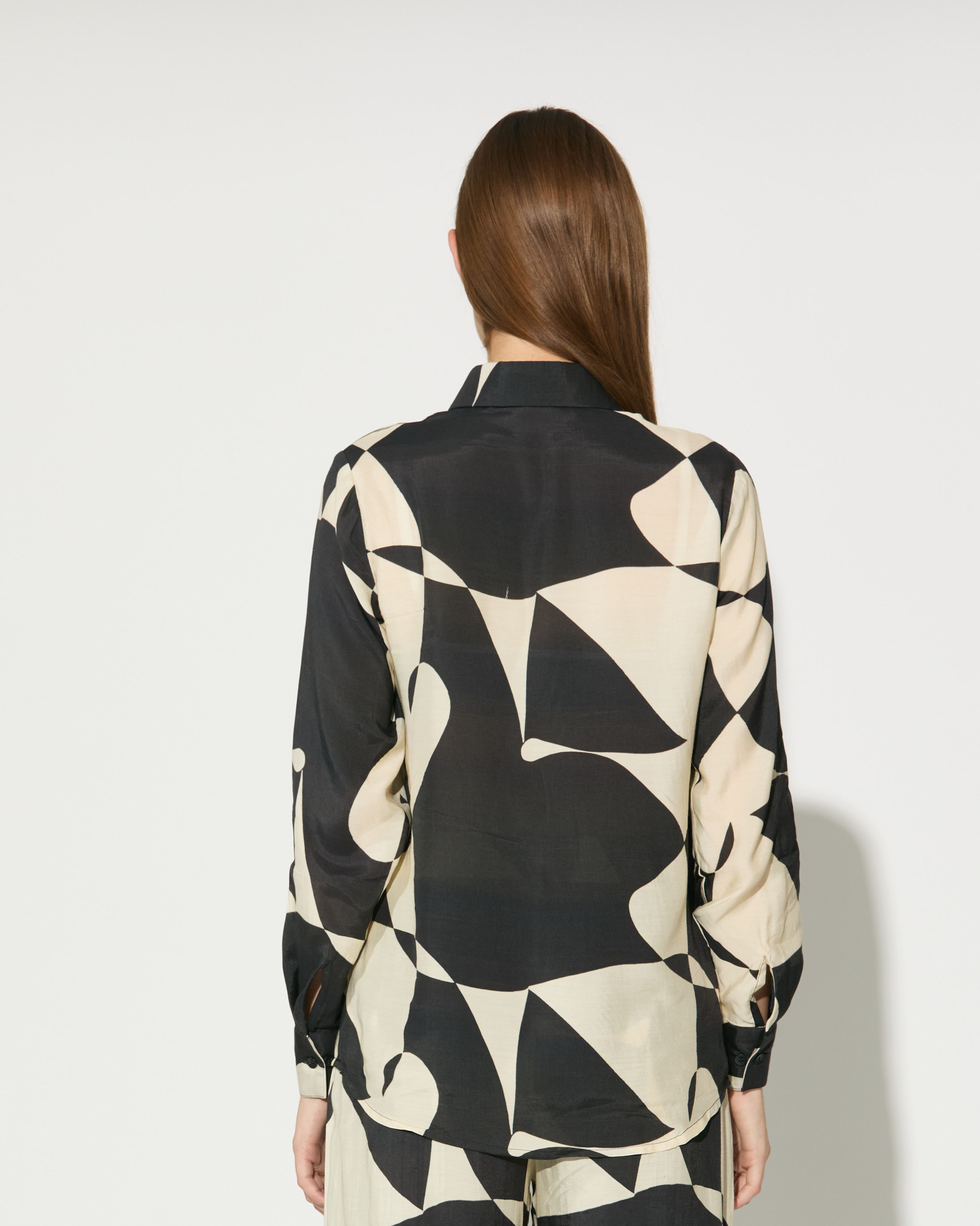 BLACK AND WHITE ABSTRACT SHIRT