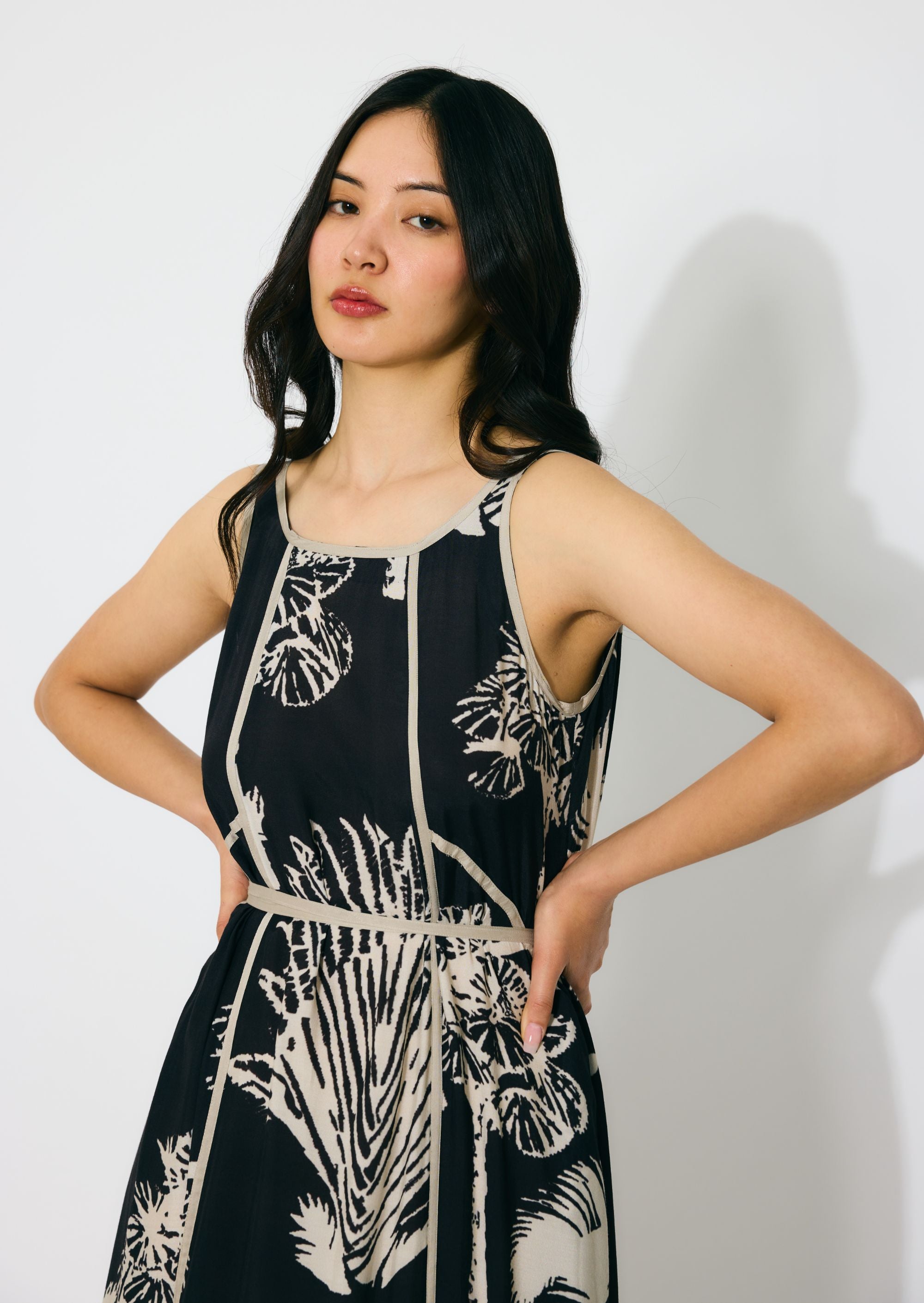 BLACK AND BEIGE FLORAL SLEEVELESS LONG DRESS