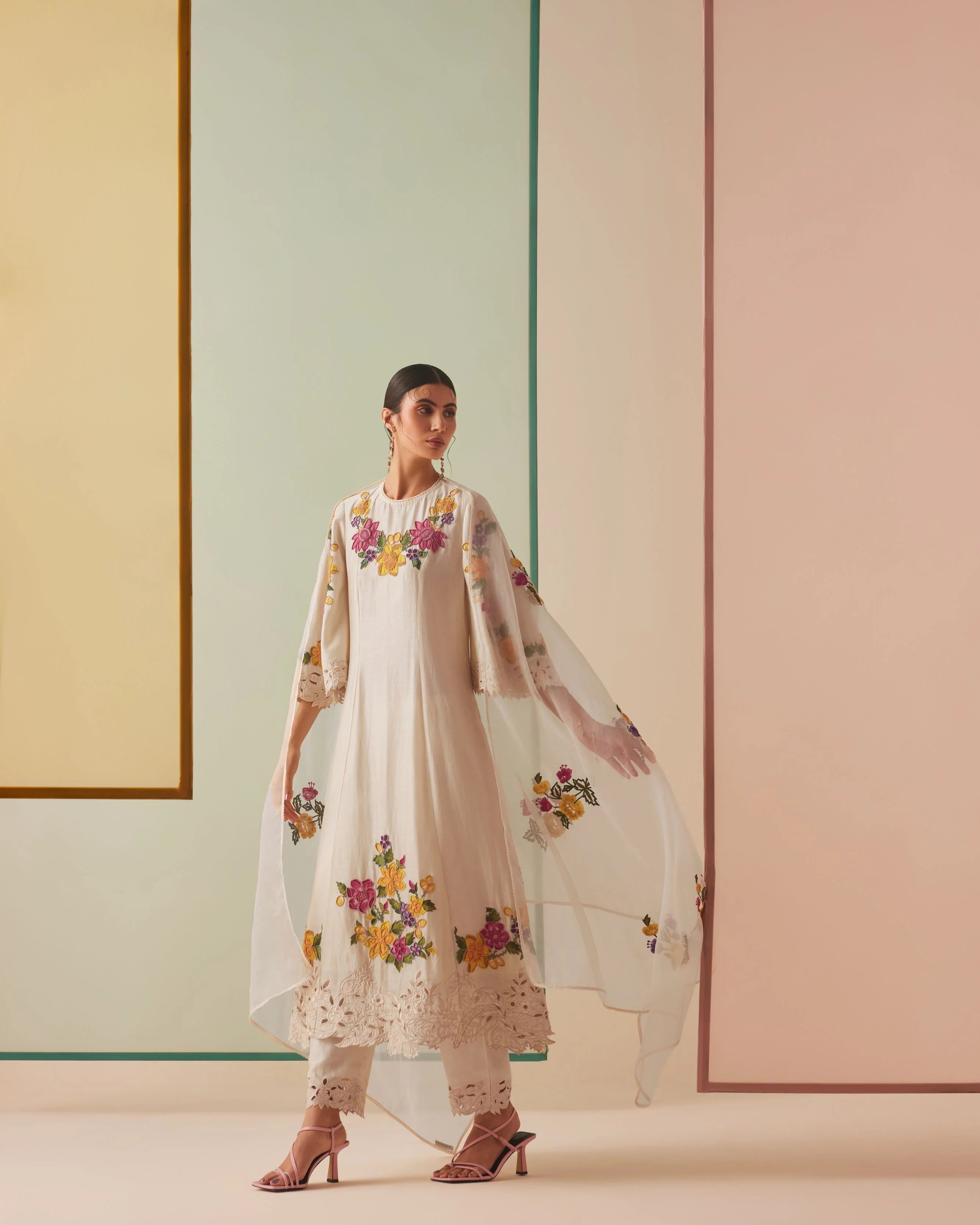 IVORY MULTICOLOUR FLORAL EMBROIDERED DUPATTA