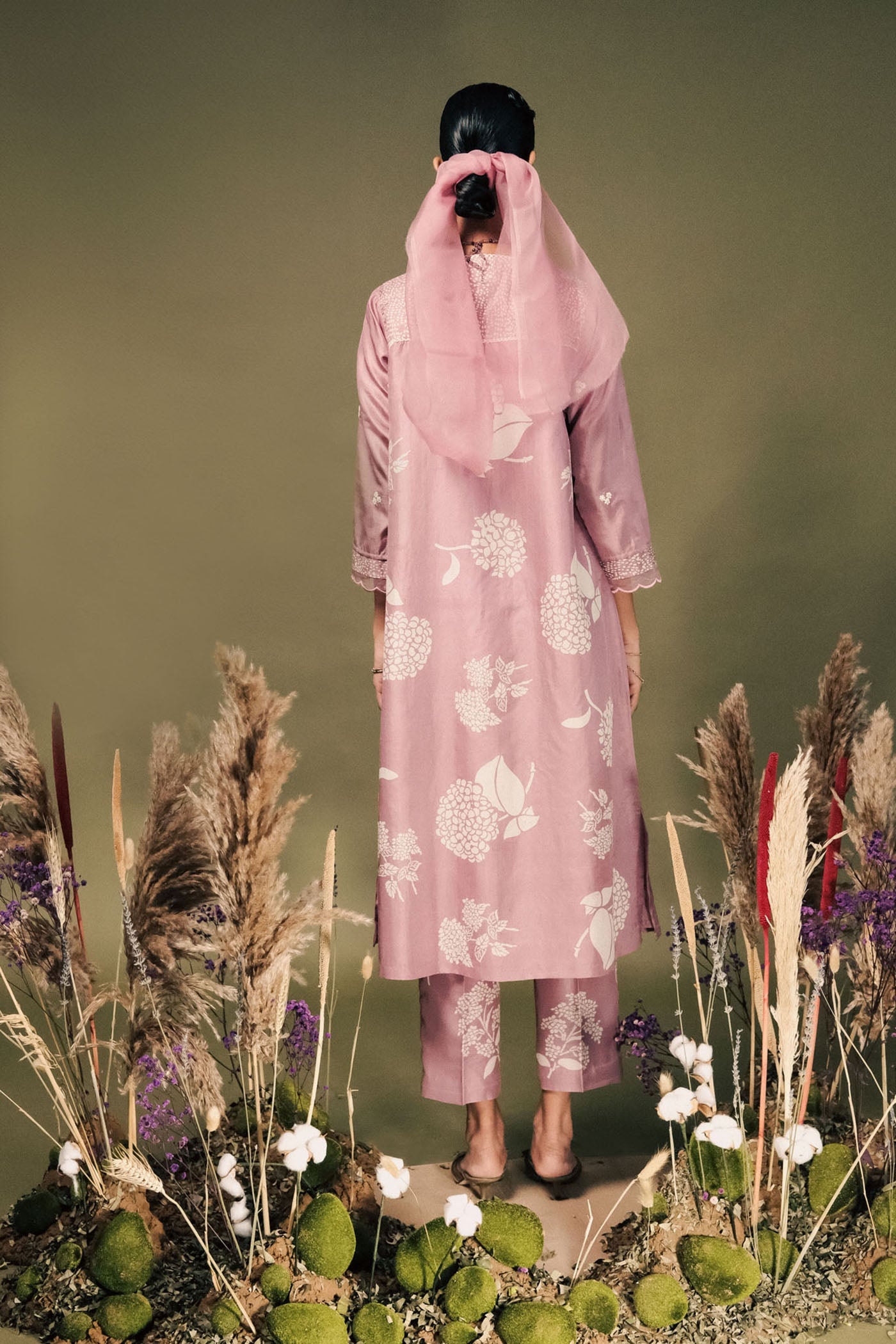 Stunning Lilac Mulberry Silk Tunic Set: Embroidered Sleeves, Elegant Organza Dupatta