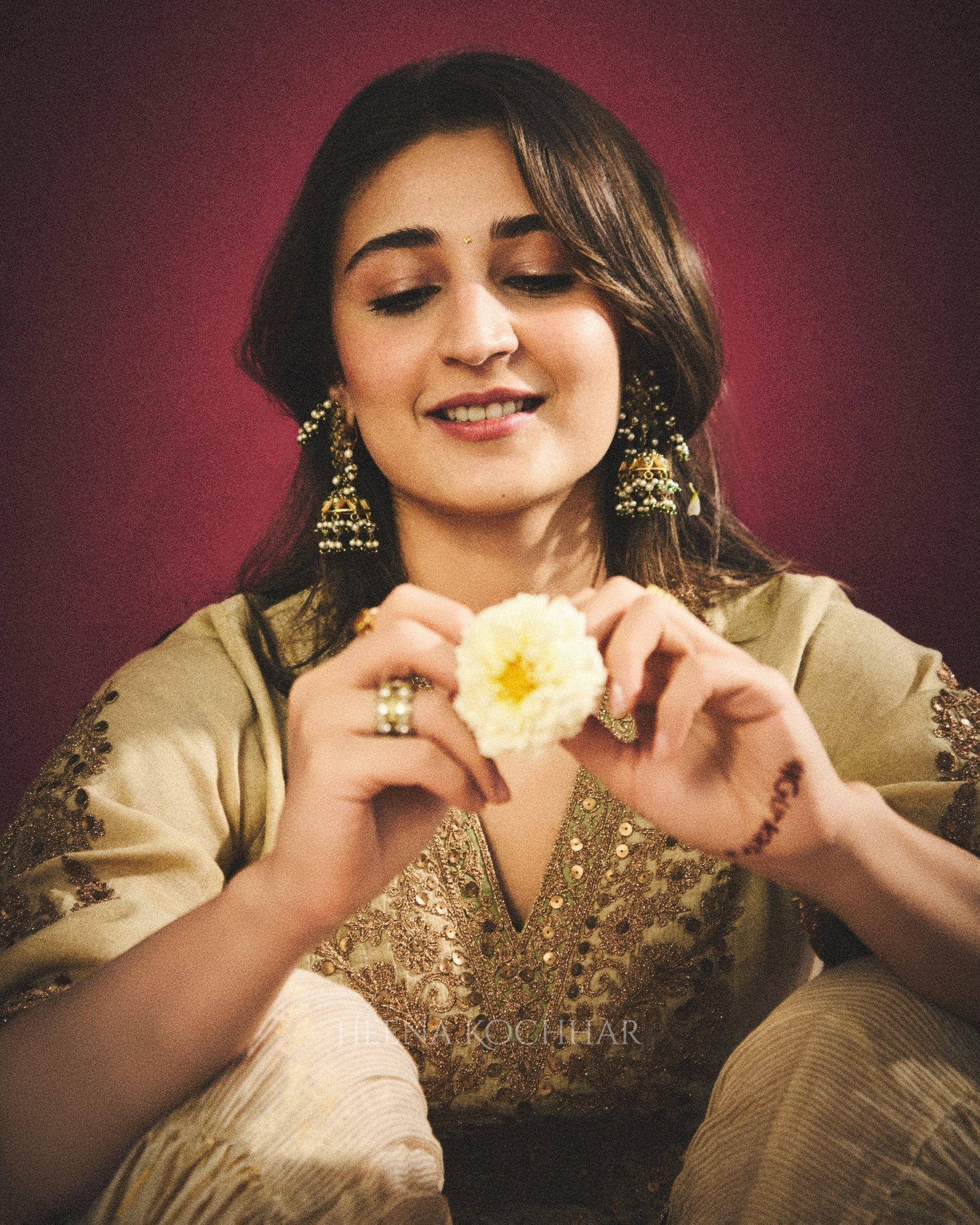 https://cdn.shopify.com/s/files/1/0697/3276/1815/files/DhvaniBhanushali_03-02-25_Shot11948_1.jpg?v=1745923405