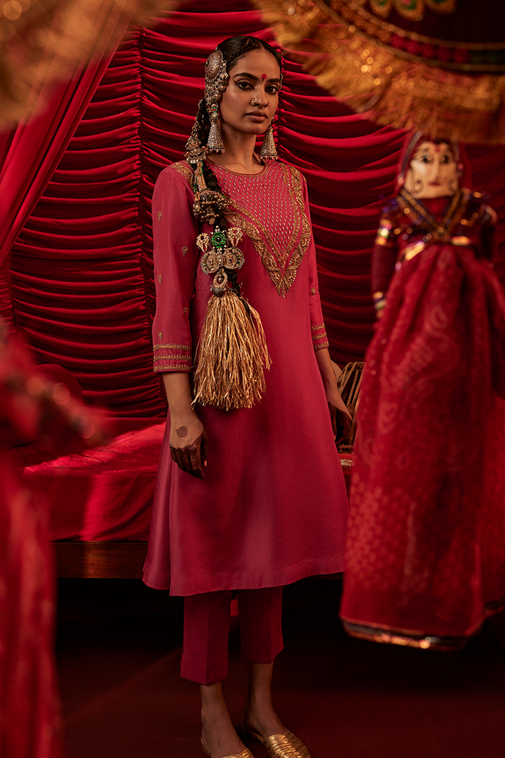 Luxurious Rani Silk Kurta Pant Set with Zardozi Embroidery and Paisley Motifs