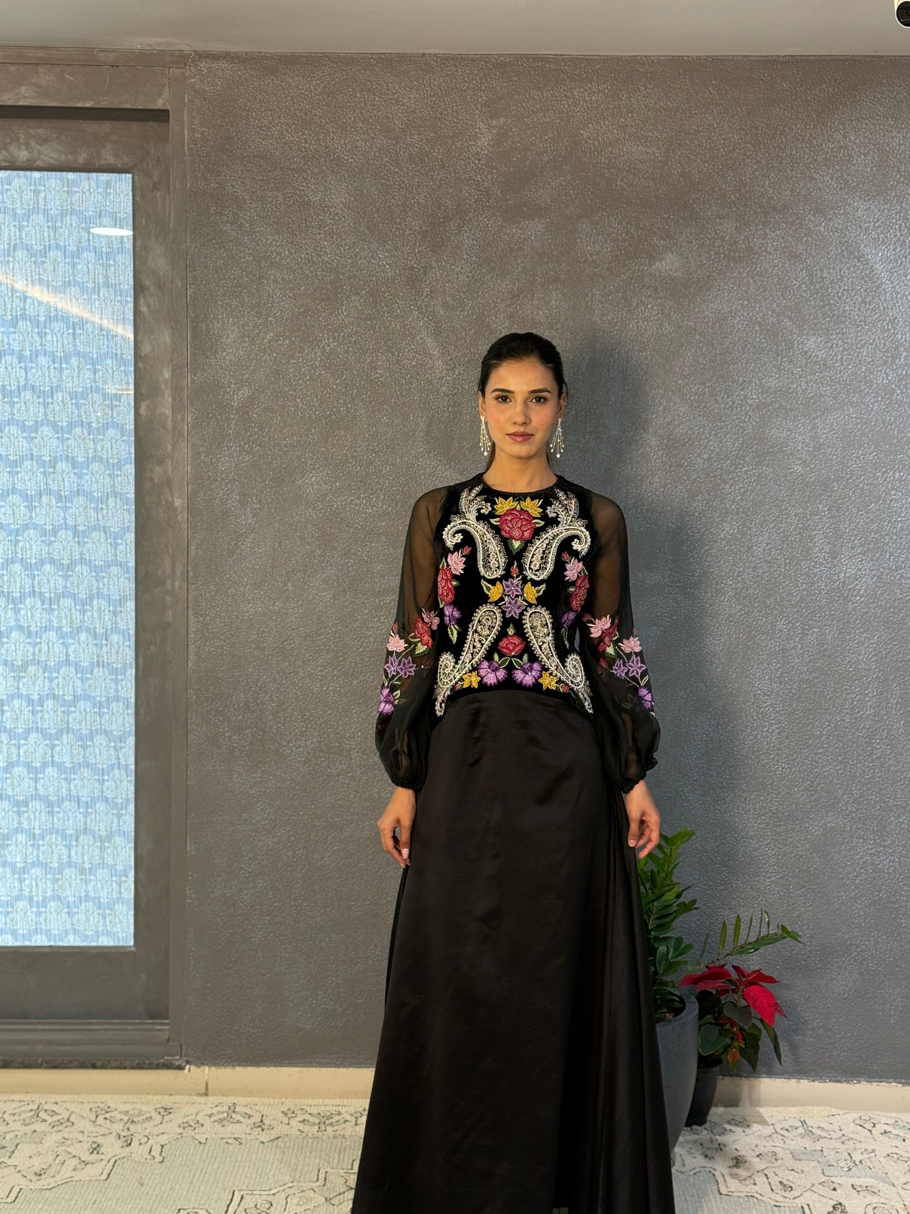 BLACK CONTRAST PAISLEY FLOUNCE DRESS