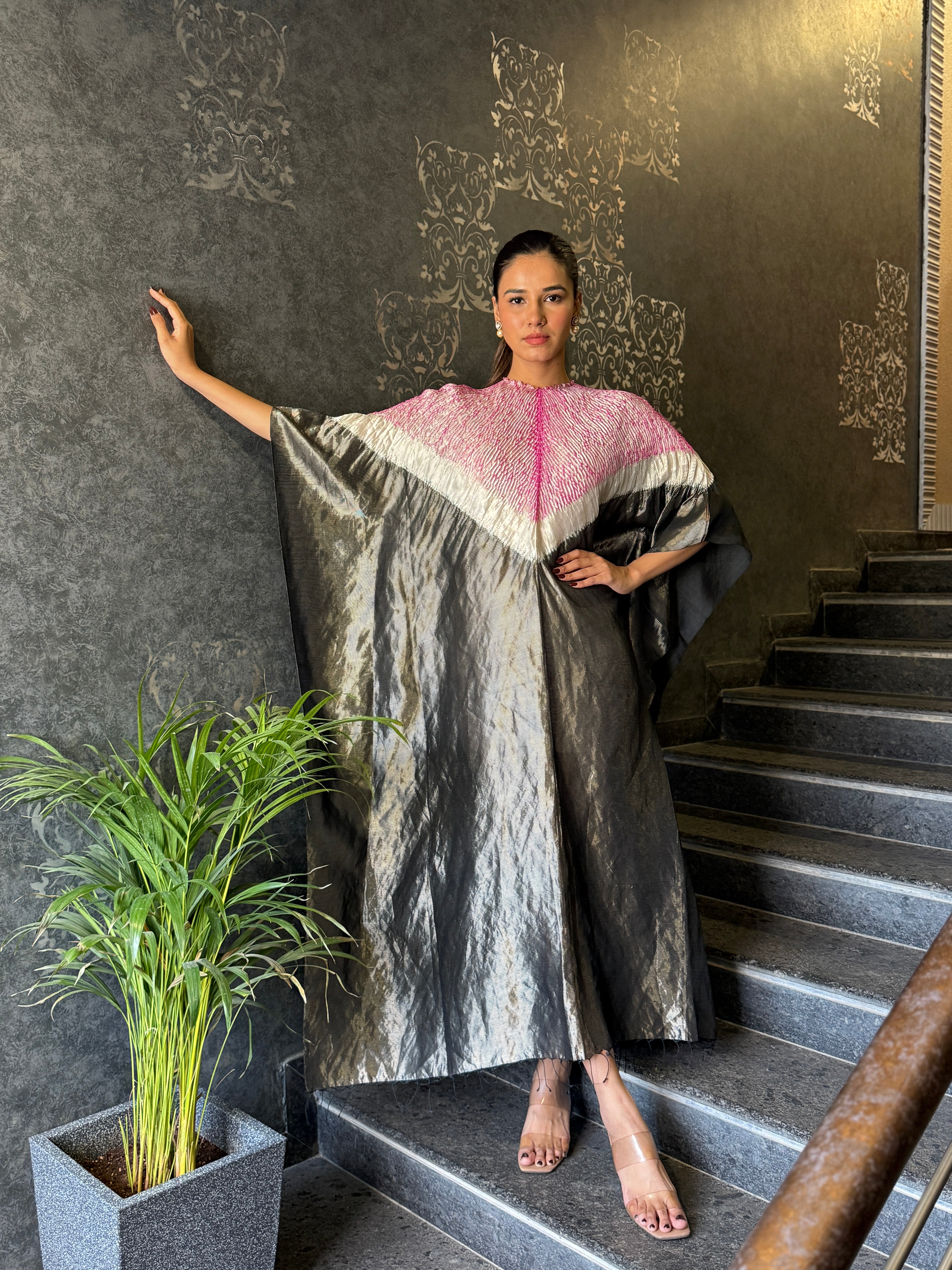 TRIANGLE KAFTAN - METALLIC BLACK