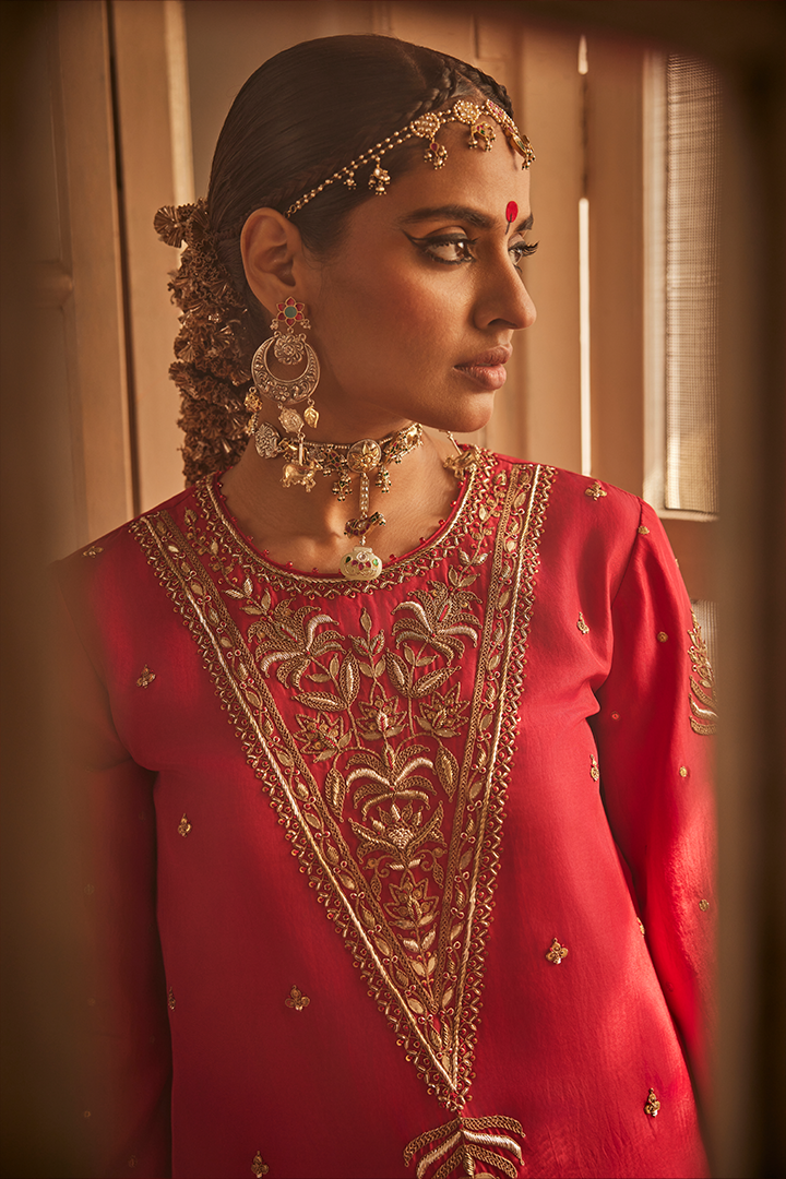 Elegant Handwoven Silk Kurta Dhoti Dupatta Set with Zardozi Embroidery