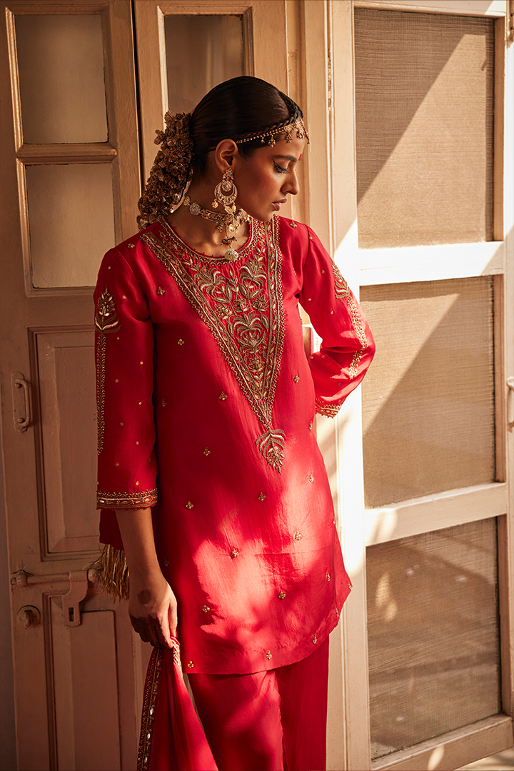 Elegant Handwoven Silk Kurta Dhoti Dupatta Set with Zardozi Embroidery