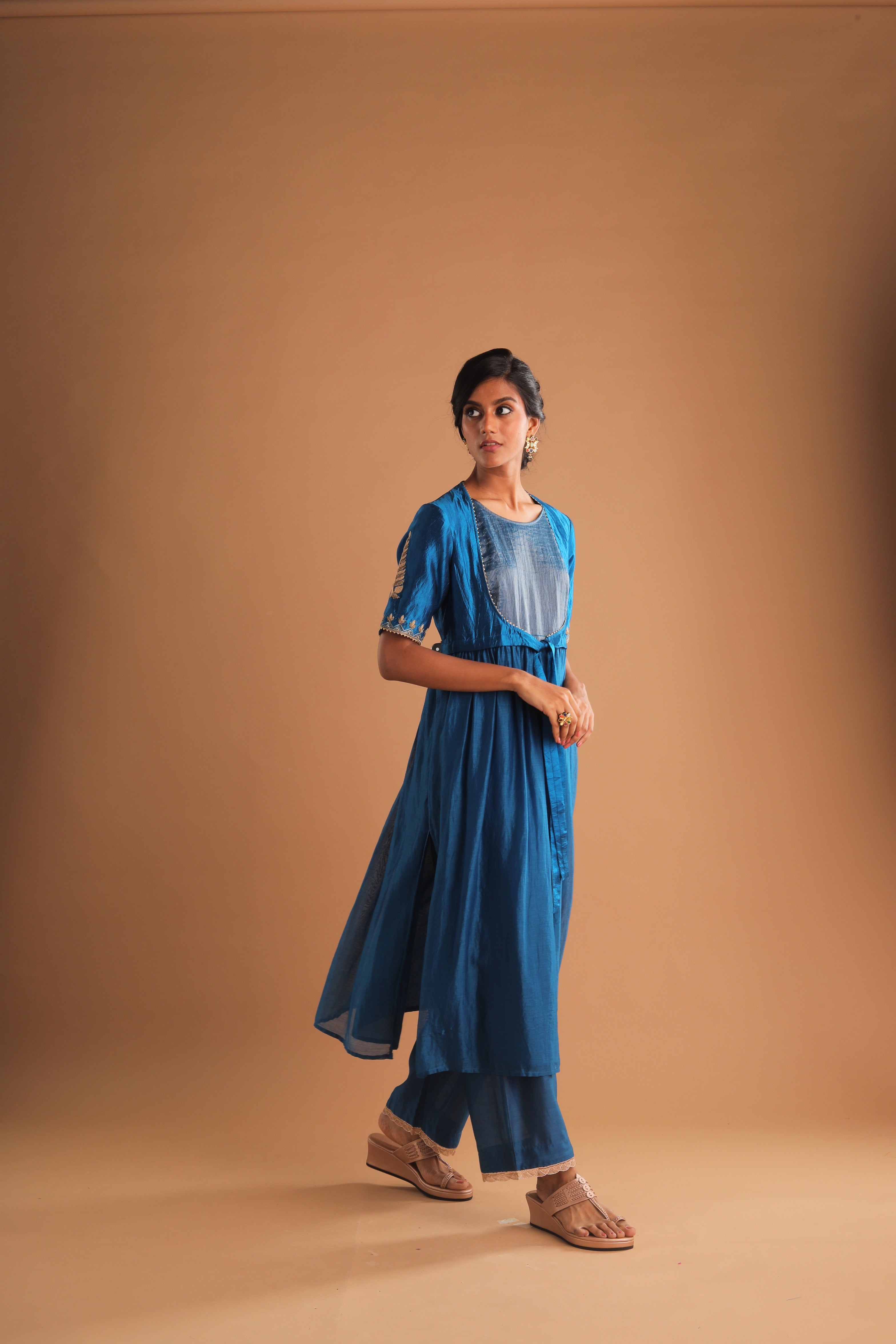 Matka yoke slit tunic with emb sleeves with pant