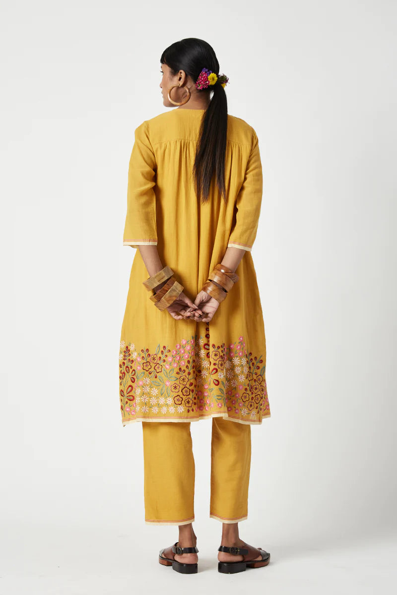 SEDUM EMBROIDERED KURTA SET (2PCS)