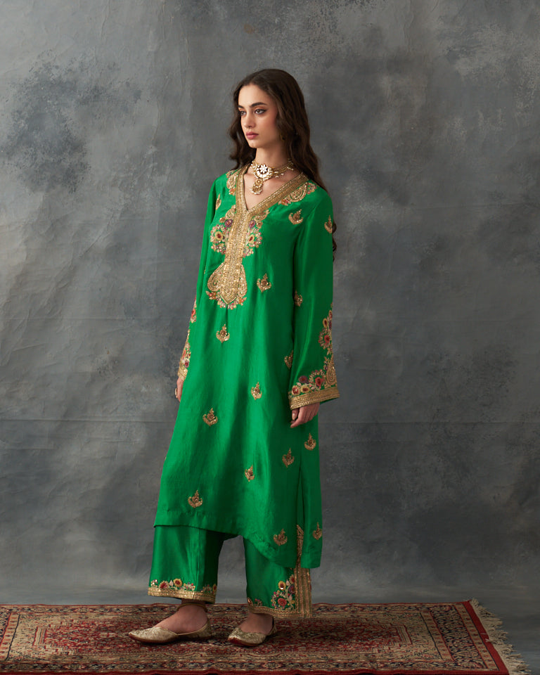 Gulrez Knee length kurta set with emboidered pants.