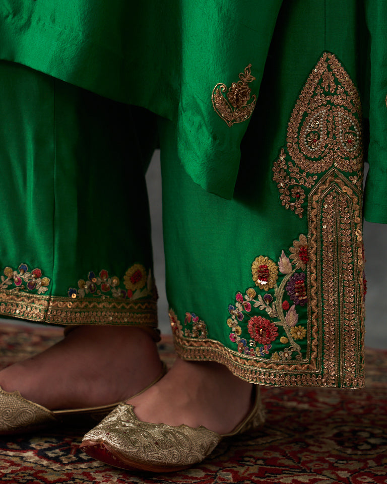 Gulrez Knee length kurta set with emboidered pants.