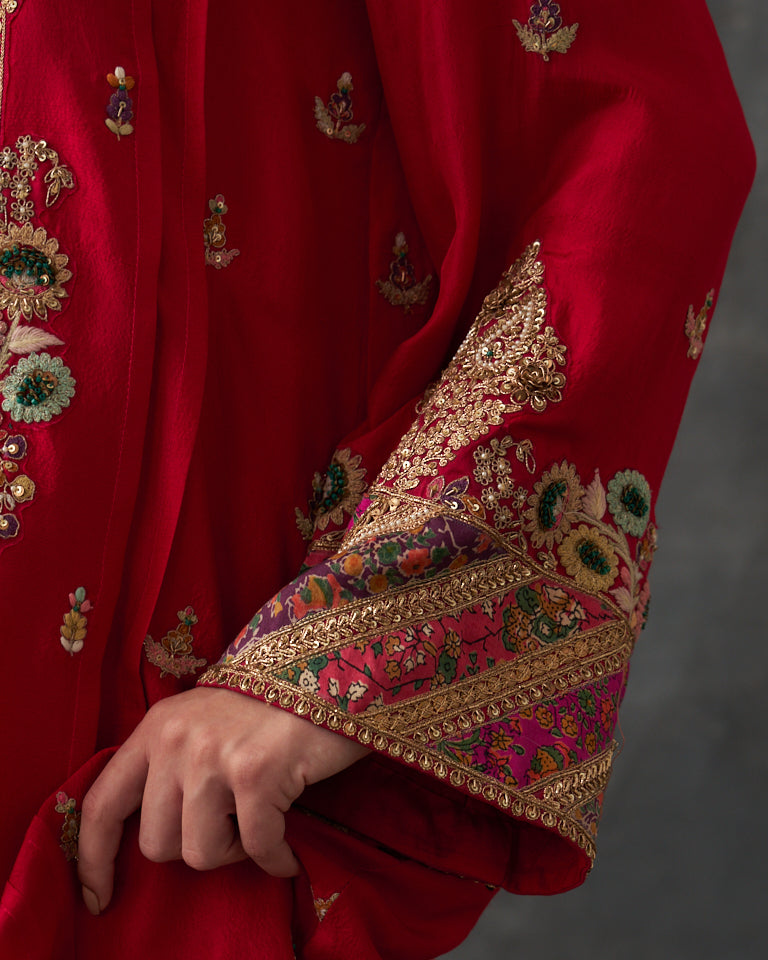 Gulrez floral booti kurta set.