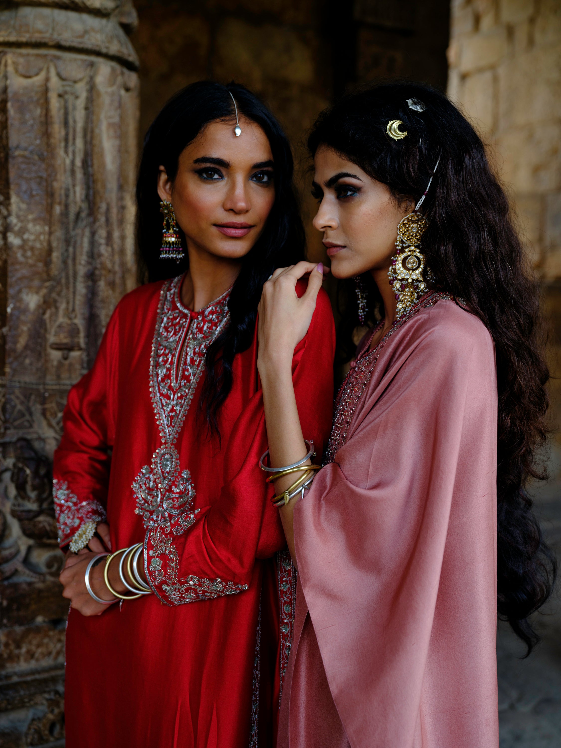 Featuring a tunic in silk base with zardosi embroidery.
