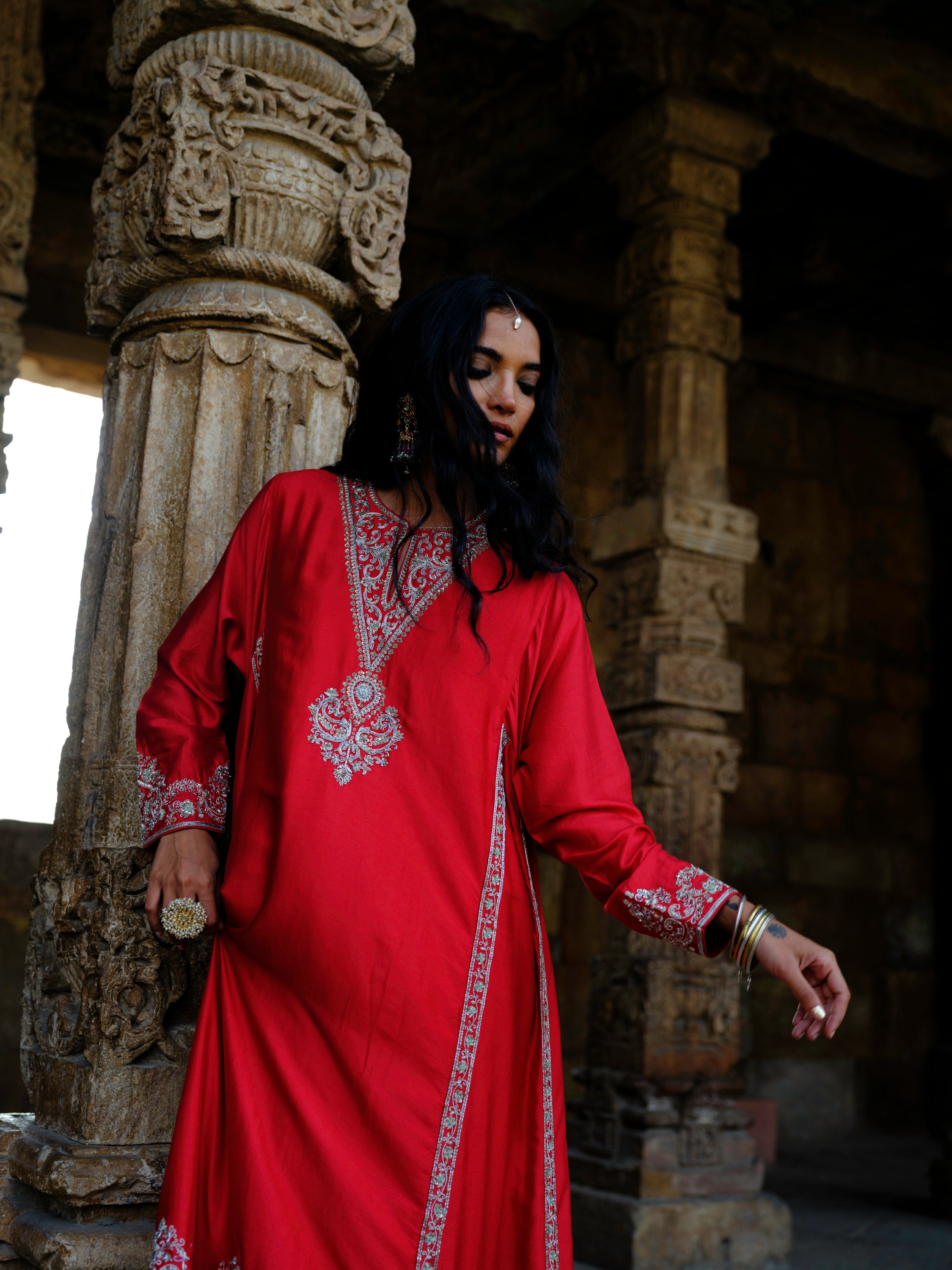 Featuring a tunic in silk base with zardosi embroidery.