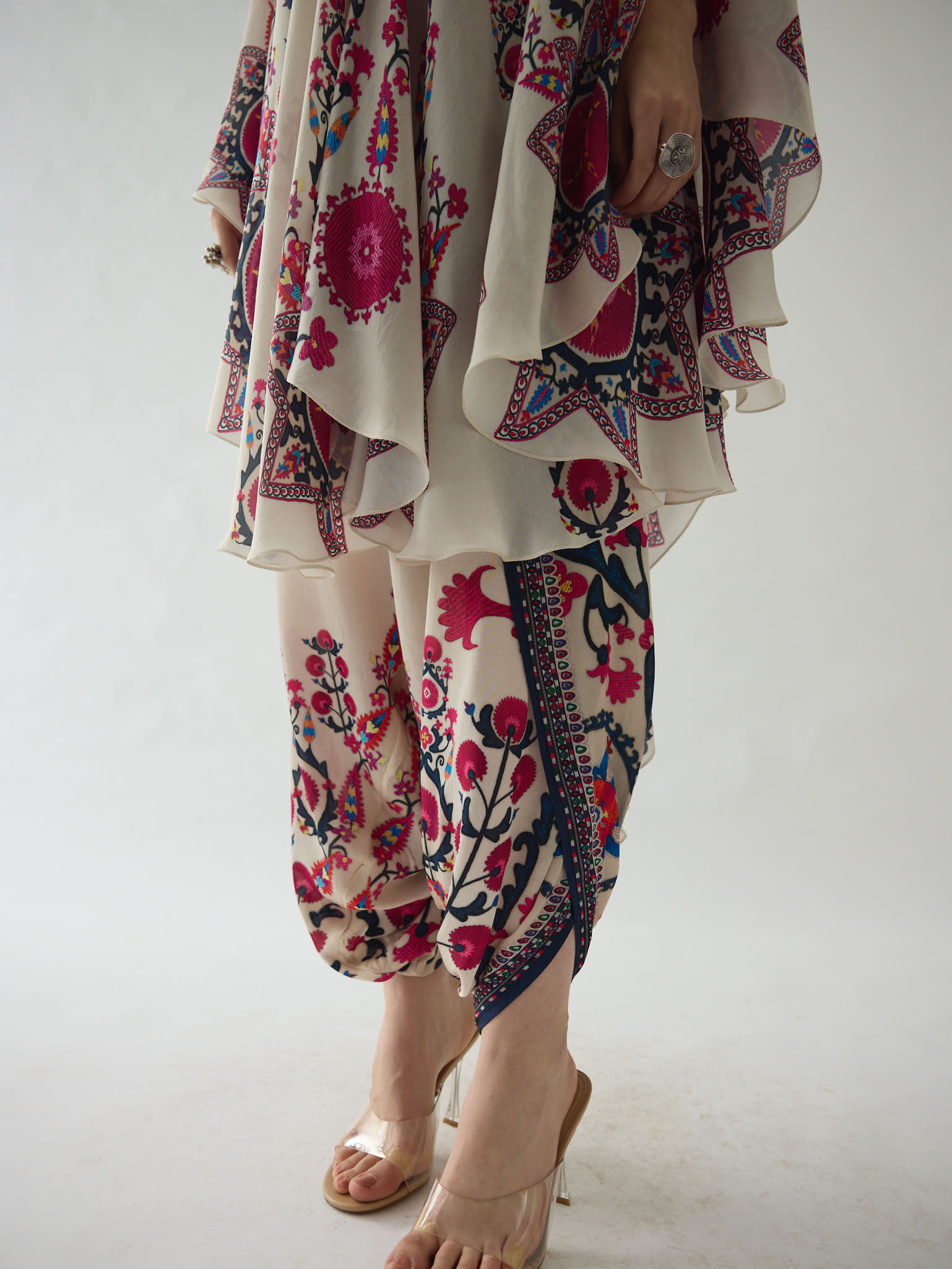 Bukhara Raspberry Farah Cape Set