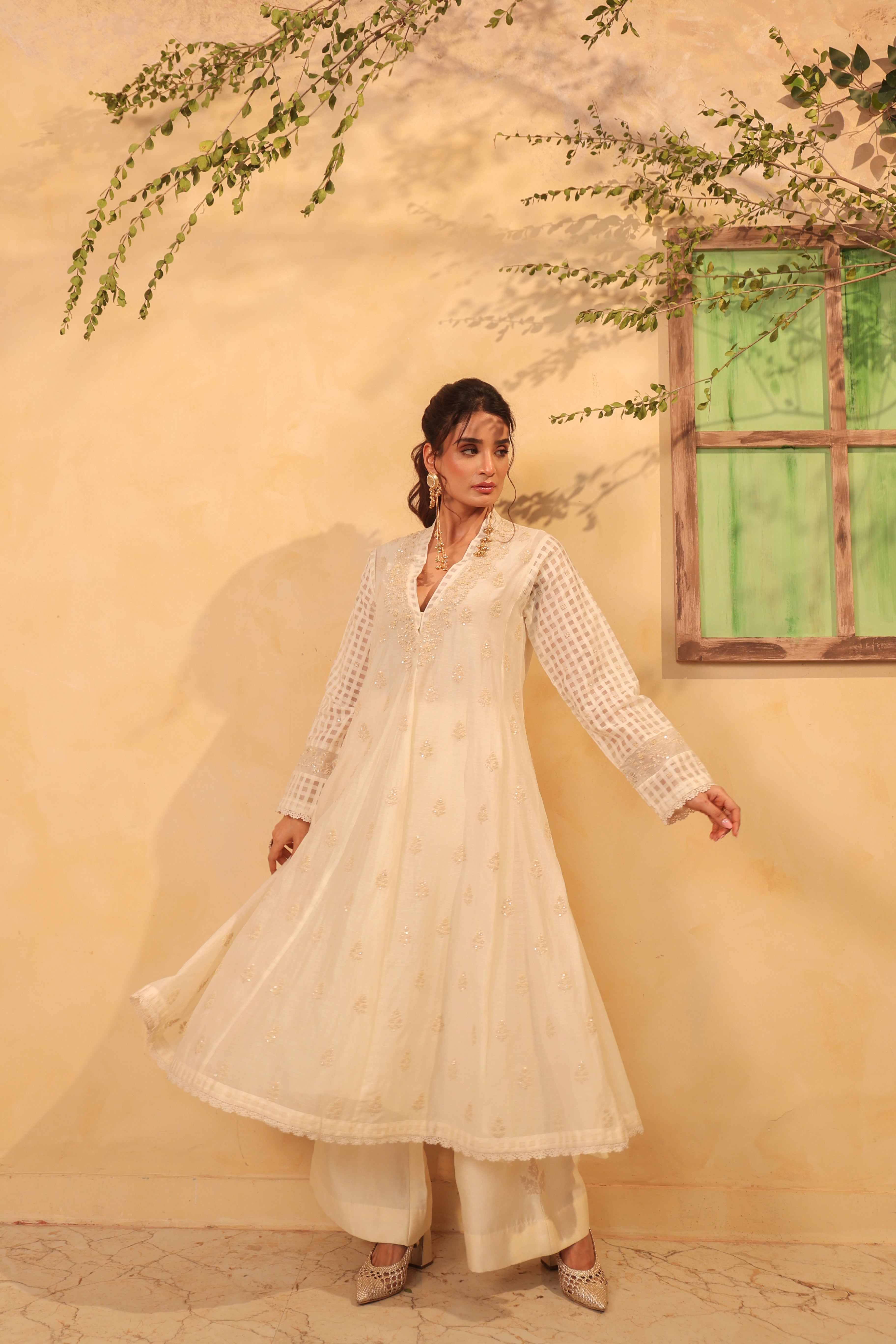 Vaayu Ivory Kalidar Set
