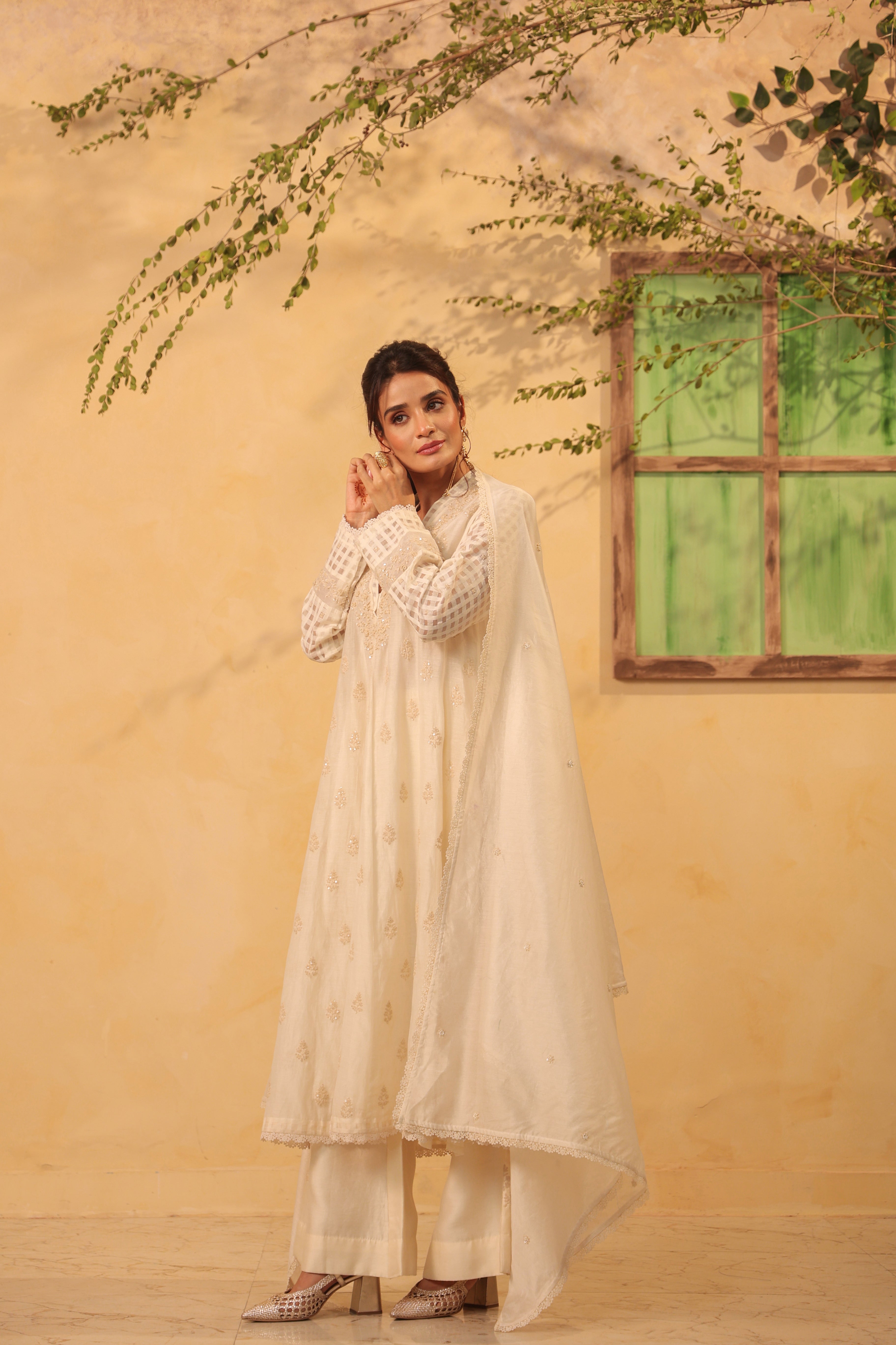Vaayu Ivory Kalidar Set