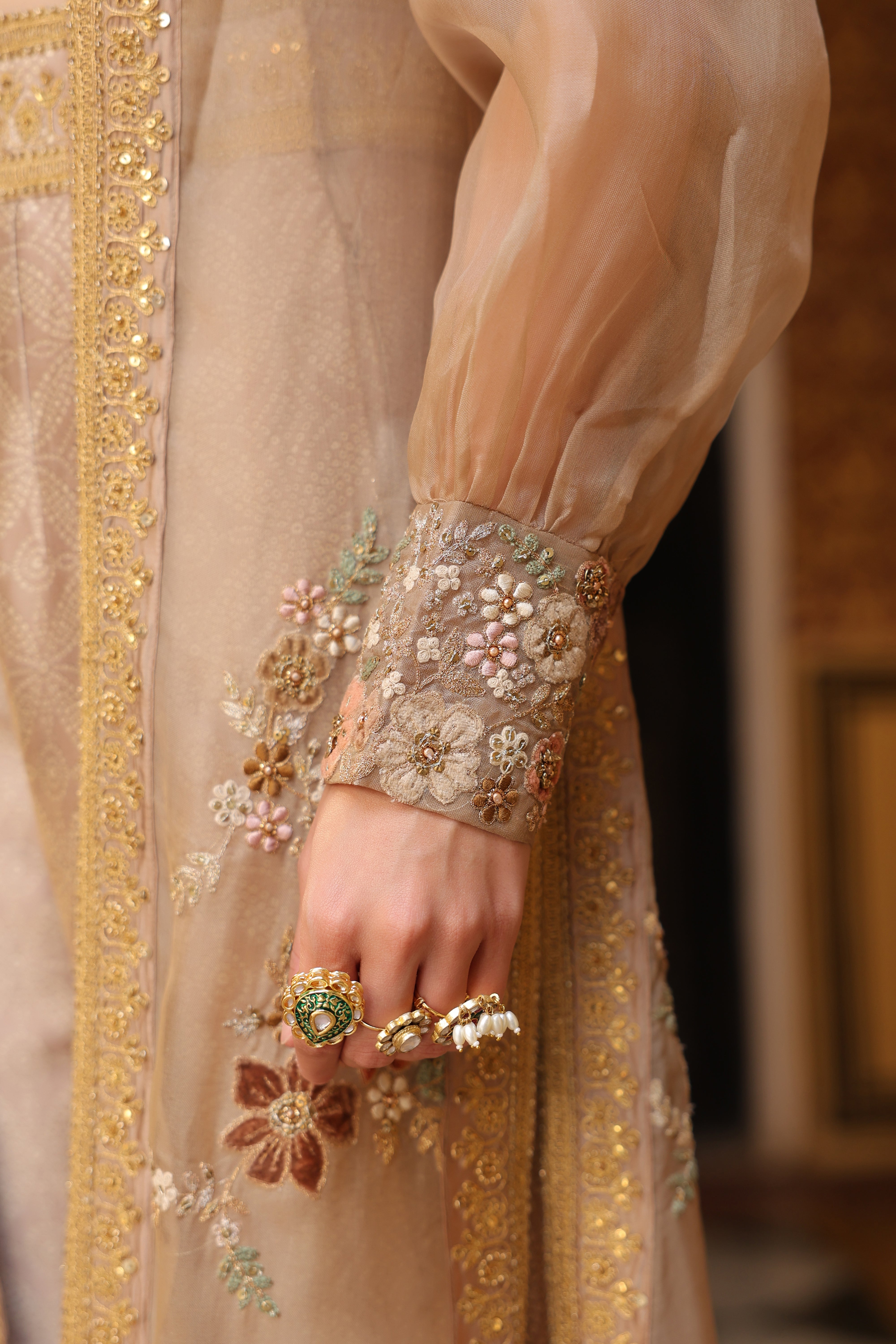 Ahista Ivory Cape Set