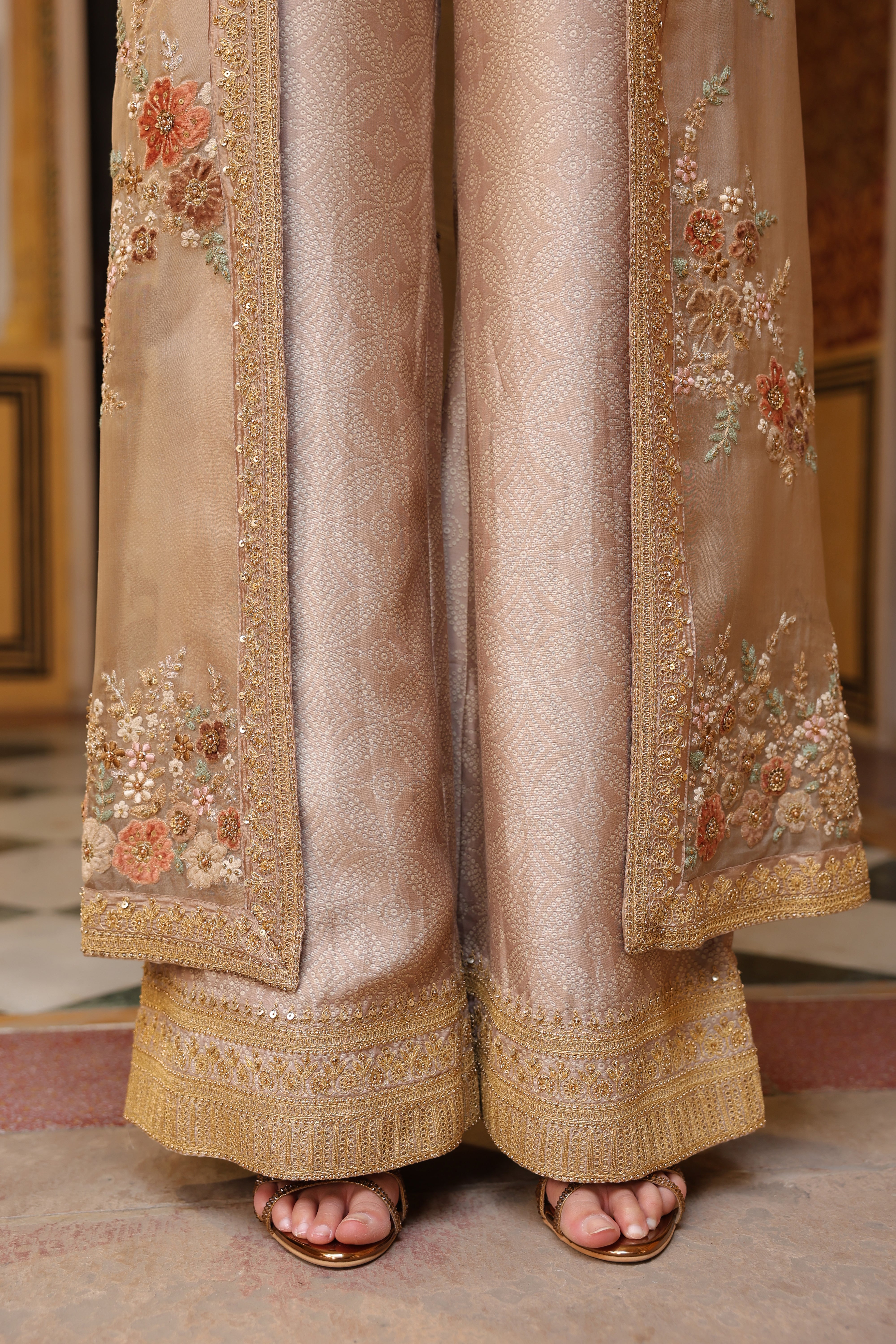 Ahista Ivory Cape Set