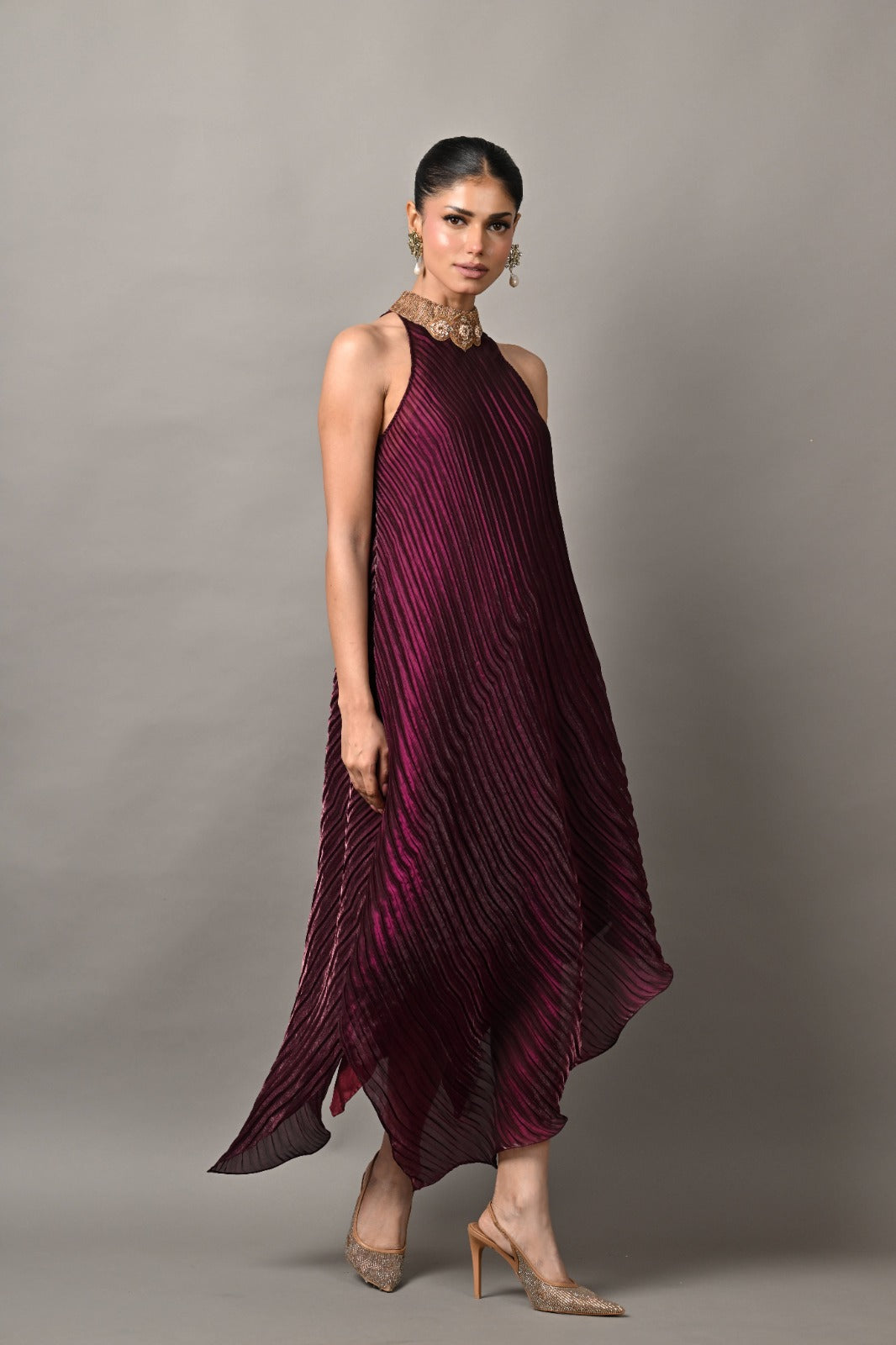 Blackberry box pleated drape dress with collar and motif detail
