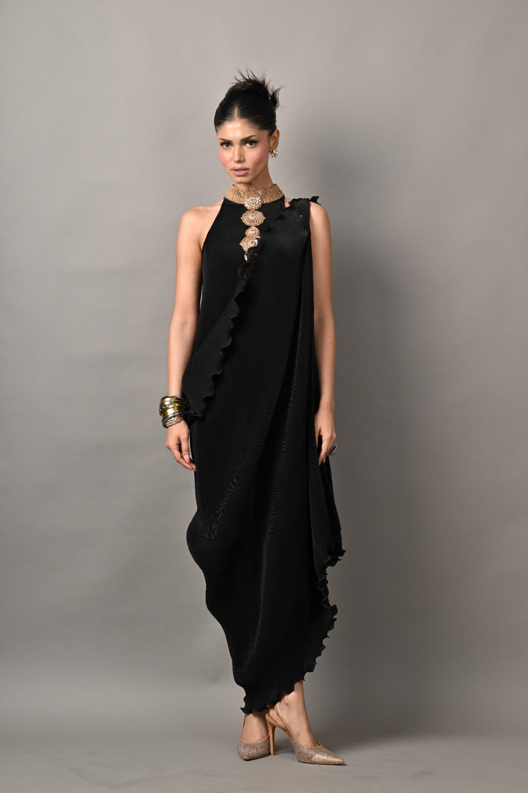 Black pleated diagonal dress with collar with moresque embroidery and pleated drape