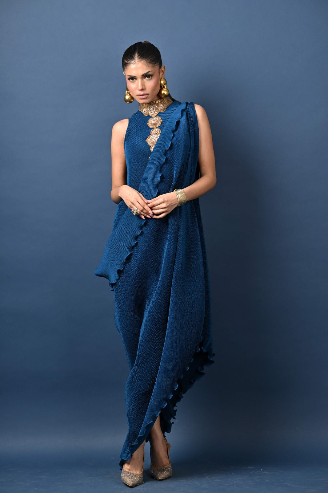 Navy pleated diagonal dress with collar with moresque embroidery and pleated drape