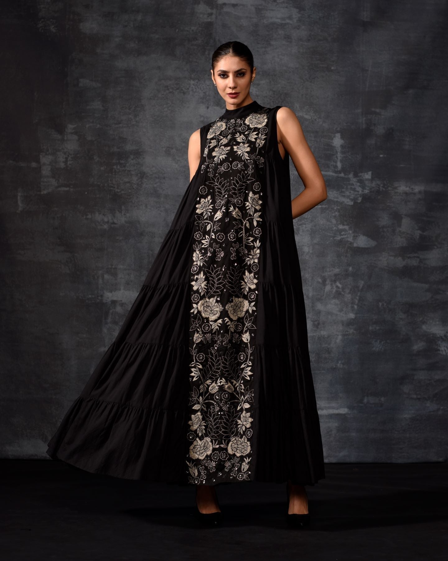 https://cdn.shopify.com/s/files/1/0088/3441/6706/files/black-sleeveless-embroidered-maxi-dress-7151633.jpg?v=1752388636