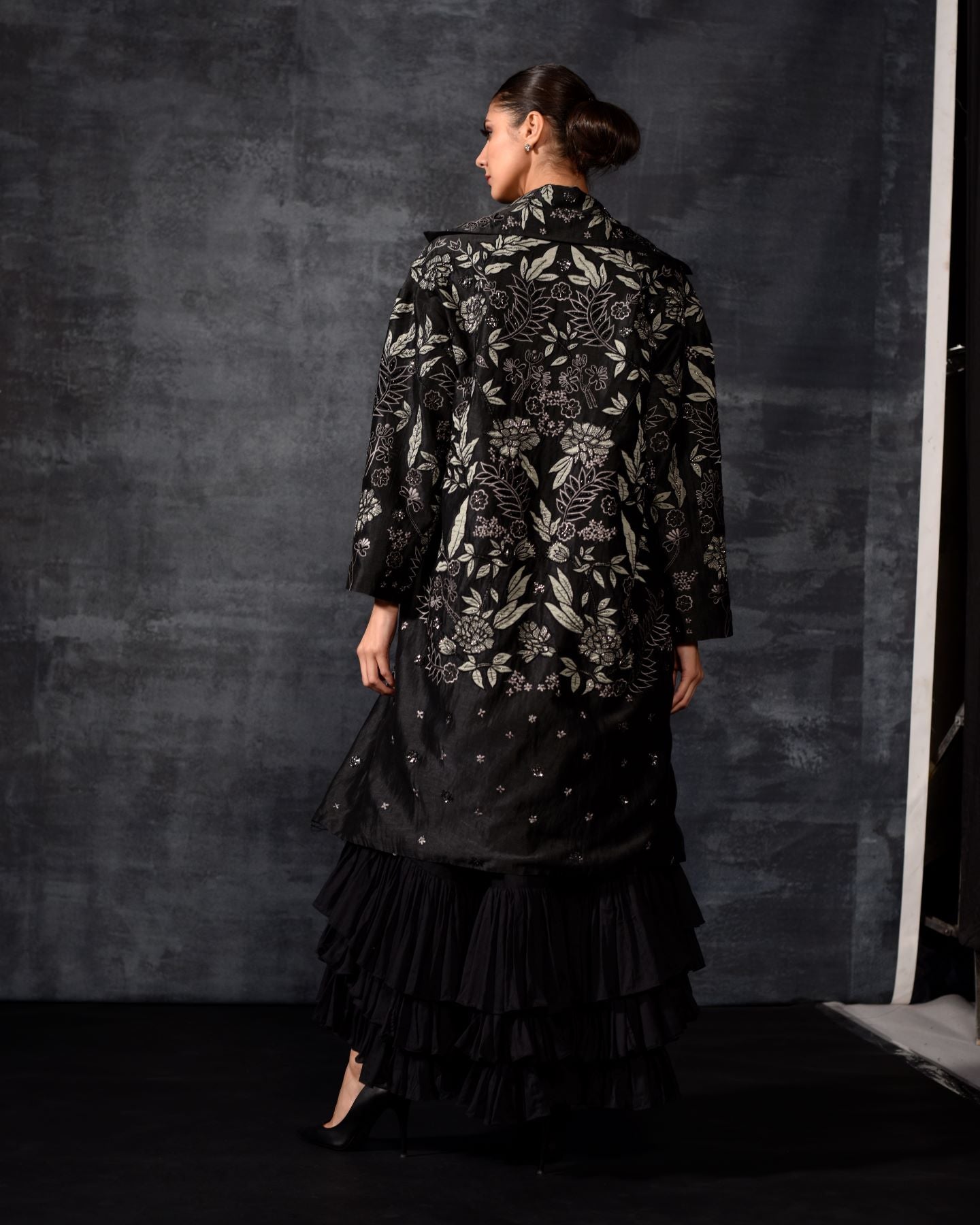 https://cdn.shopify.com/s/files/1/0088/3441/6706/files/chic-embroidered-longline-jacket-5858356.jpg?v=1752388613