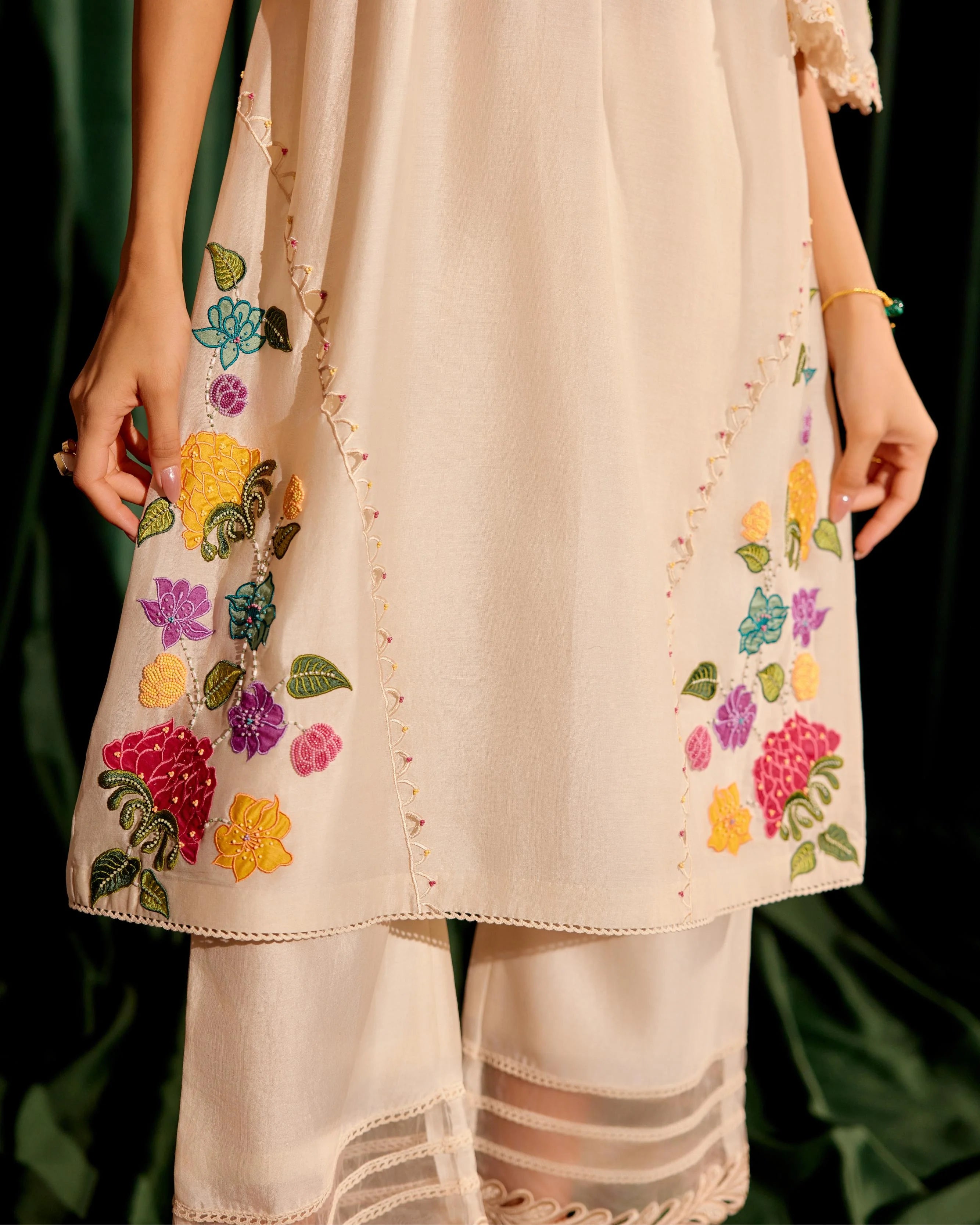 Ivory 3d Floral Applique Yoke Detail Kurta With Cutwork Pants
