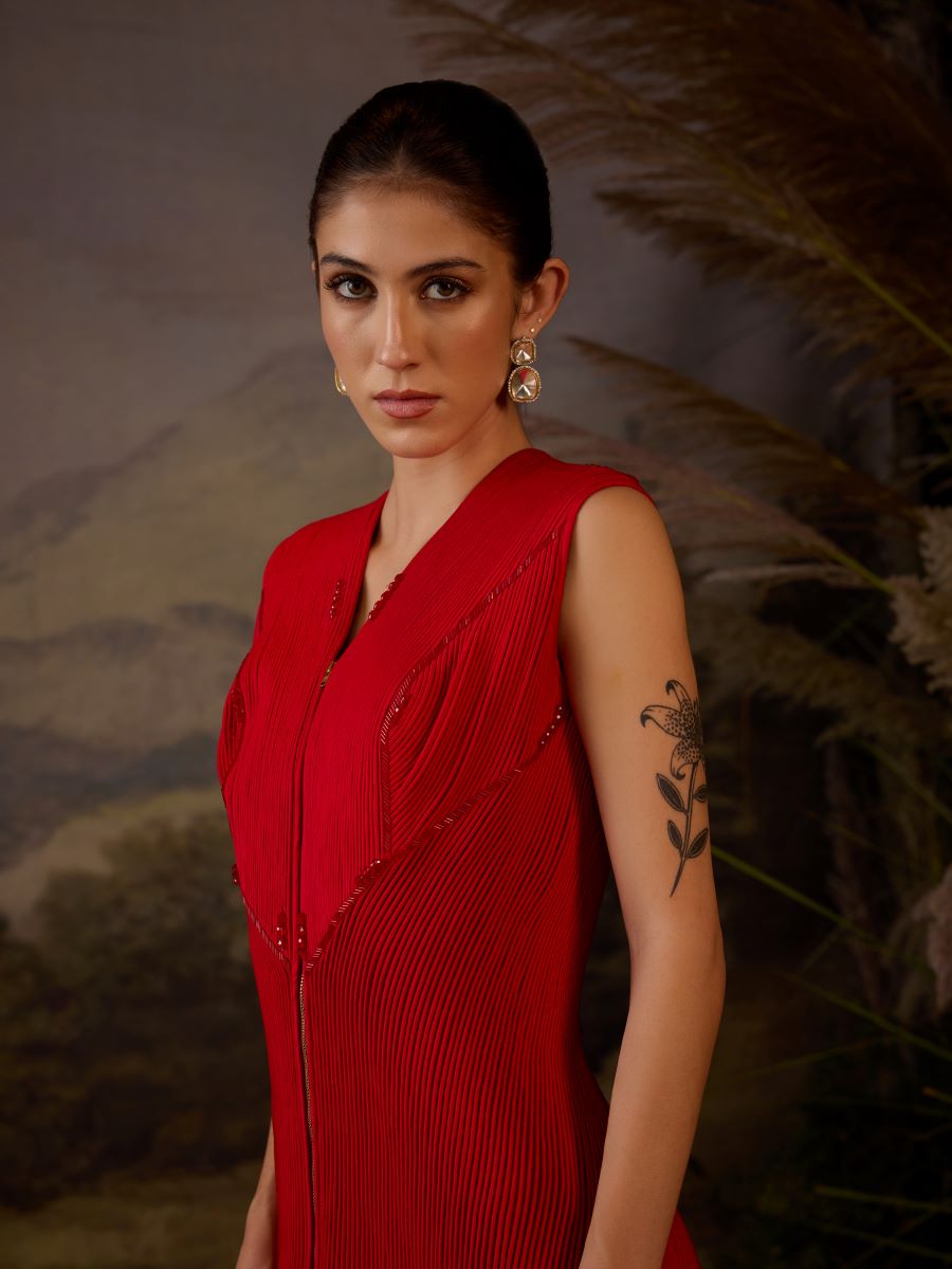 https://cdn.shopify.com/s/files/1/0088/3441/6706/files/featured-here-is-a-red-cotton-silk-dori-texture-gown-2331896.jpg?v=1752388663