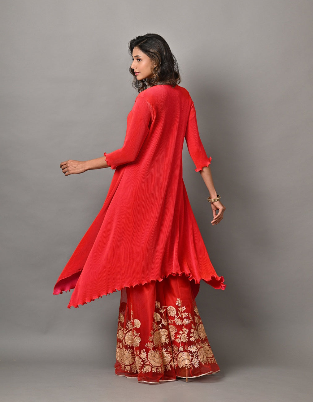 Red Pleated Kurta With Hexagon Embroidery With Sleeves