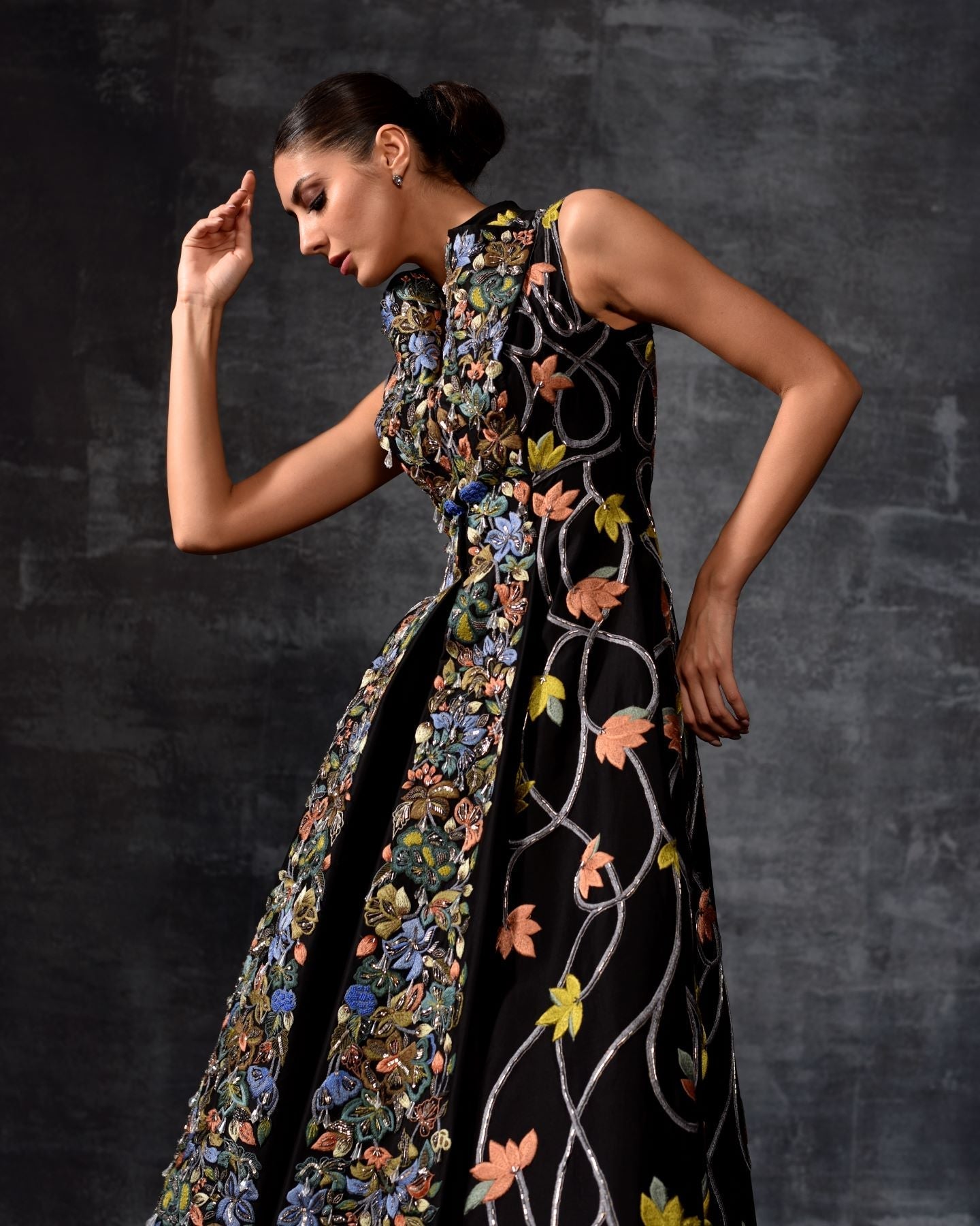 https://cdn.shopify.com/s/files/1/0088/3441/6706/files/make-a-bold-statement-in-this-sleeveless-black-gown-9176042.jpg?v=1752388639