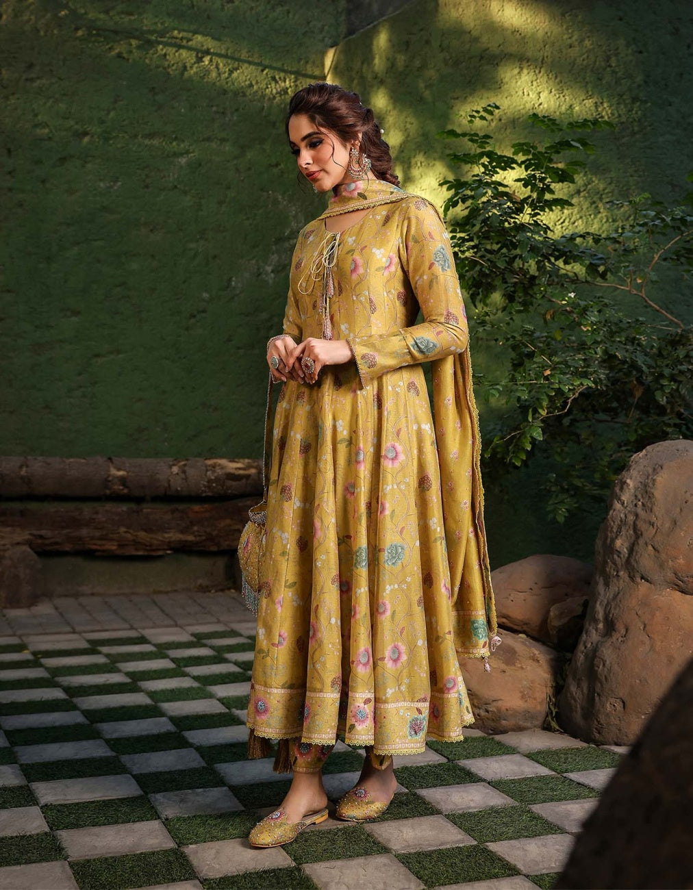 Mughal Bano Kalidar Set