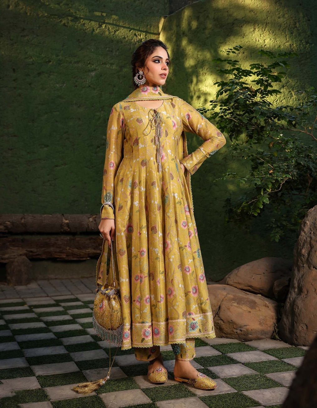 Mughal Bano Kalidar Set