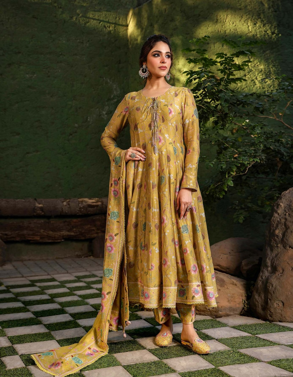 Mughal Bano Kalidar Set