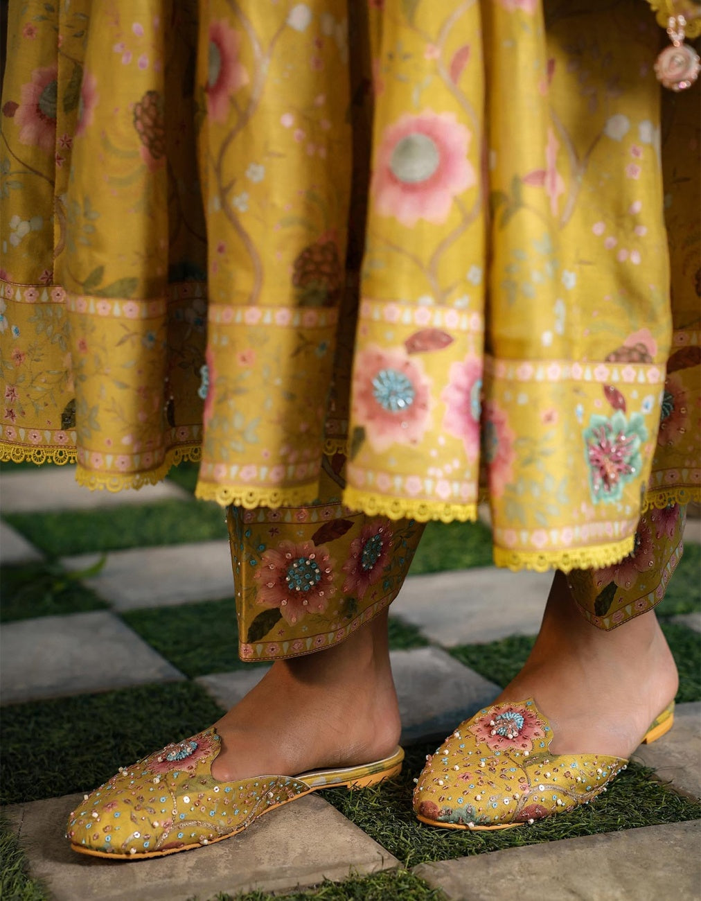 Mughal Bano Kalidar Set