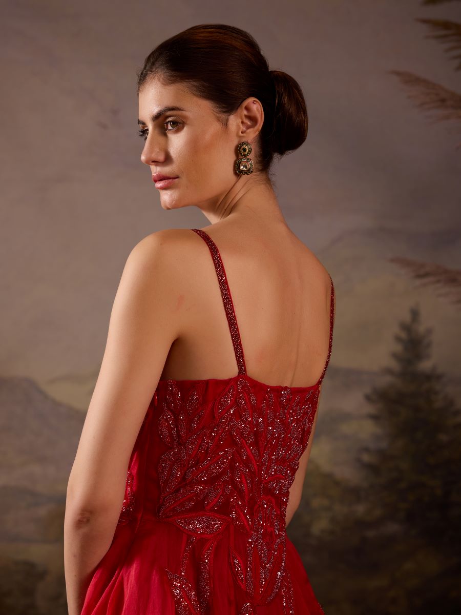 https://cdn.shopify.com/s/files/1/0088/3441/6706/files/radiate-elegance-in-this-crimson-red-gown-6273693.jpg?v=1752388638