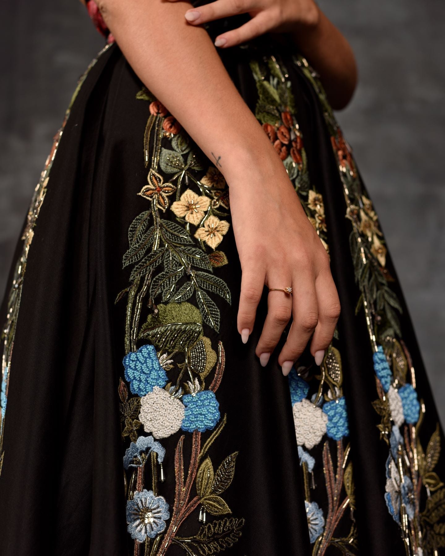 https://cdn.shopify.com/s/files/1/0088/3441/6706/files/striking-floral-embroidered-black-formal-gown-8215879.jpg?v=1752388613
