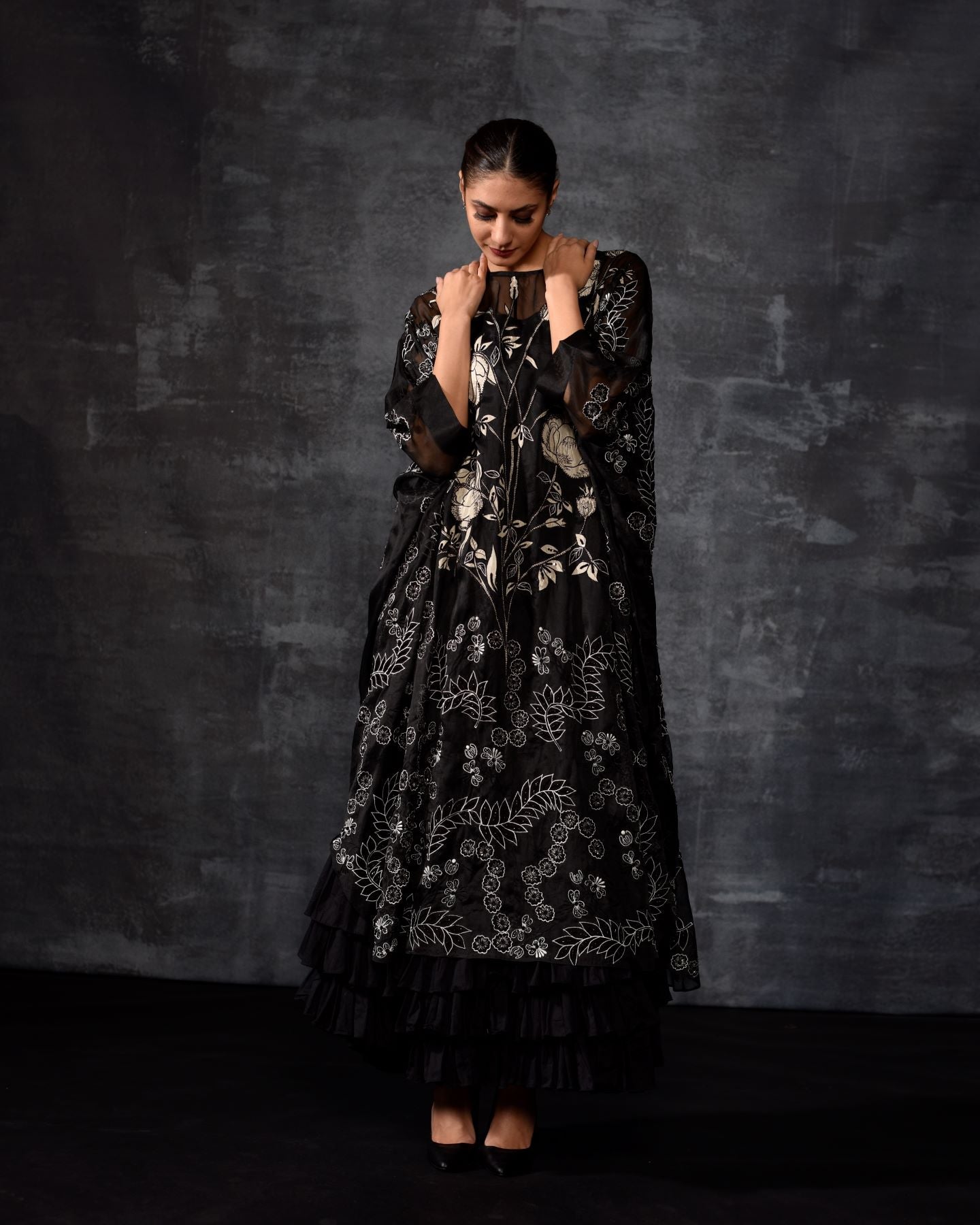 https://cdn.shopify.com/s/files/1/0088/3441/6706/files/the-moonlit-bloom-embroidered-kaftan-set-3544413.jpg?v=1752388612