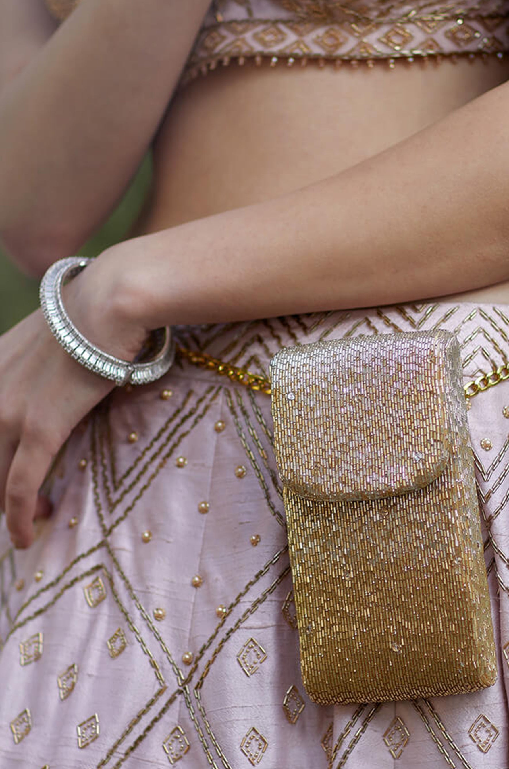 Eclat Mobile Pouch Peerless Gold Lustrous Silver